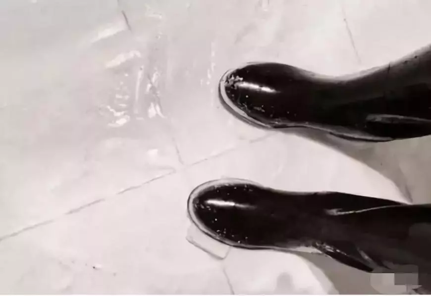 懒人必备的清洁神器，油渍污渍不用手搓，过年大扫除泡一泡就干净