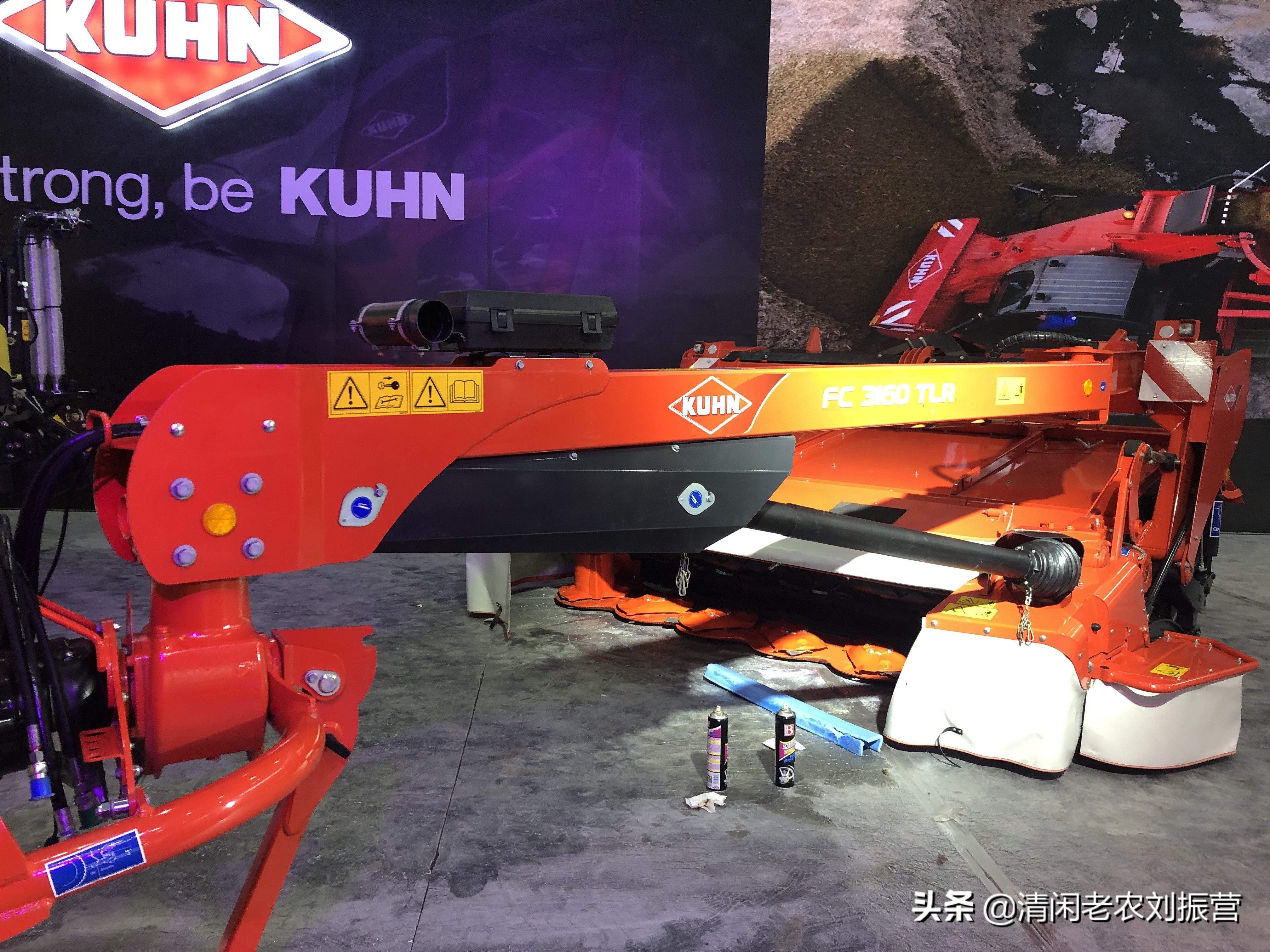 摟草打捆青貯，畜牧機(jī)械發(fā)力——國際農(nóng)機(jī)展上的牧草機(jī)械