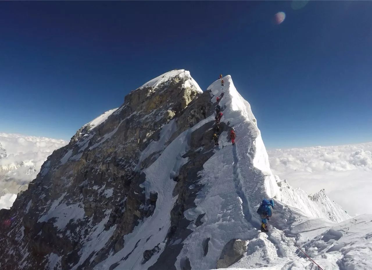 珠穆朗玛峰一半在中国，一半在尼泊尔，为何被普遍认为只属于我国