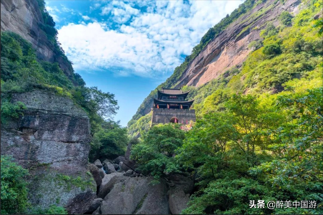 探访剑门关景区，断崖峭壁，气势恢宏，附带游玩攻略