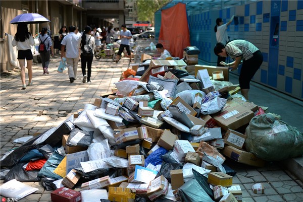 校园真实生活状态曝光，贫富差距太大，大学生生活费给多少才合理