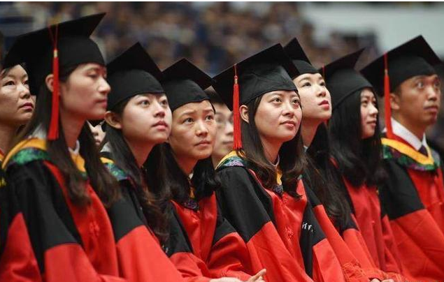 女生报考比较吃香的专业，将来发展前景好，有女儿的家长可以考虑