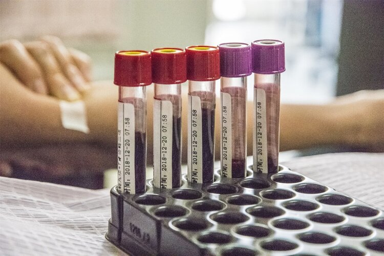 降糖“神药”二甲双胍，被曝出含有致癌物？还能不能吃了？