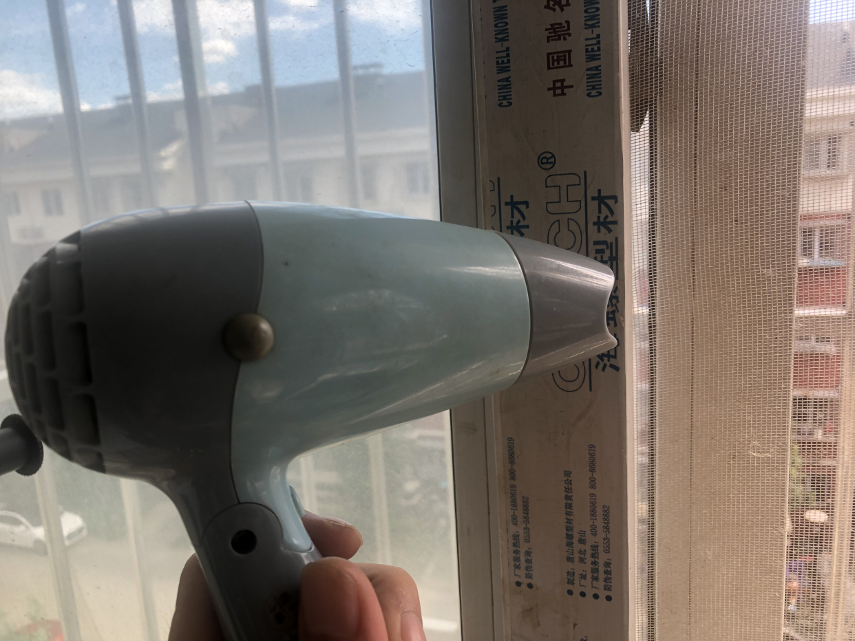 塑钢窗户上的胶怎么清除？这两个办法百试不爽，对很多胶都有效