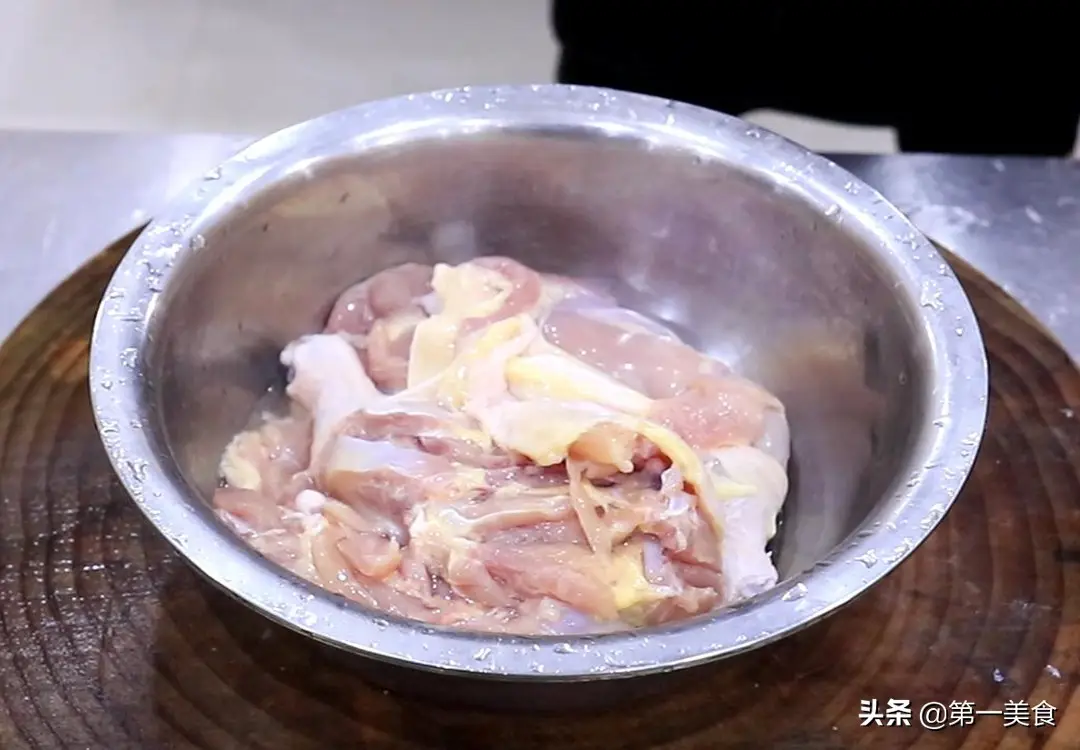 口水***的家常做法，学会这一招，***皮弹脆，肉质鲜嫩多汁，又解馋