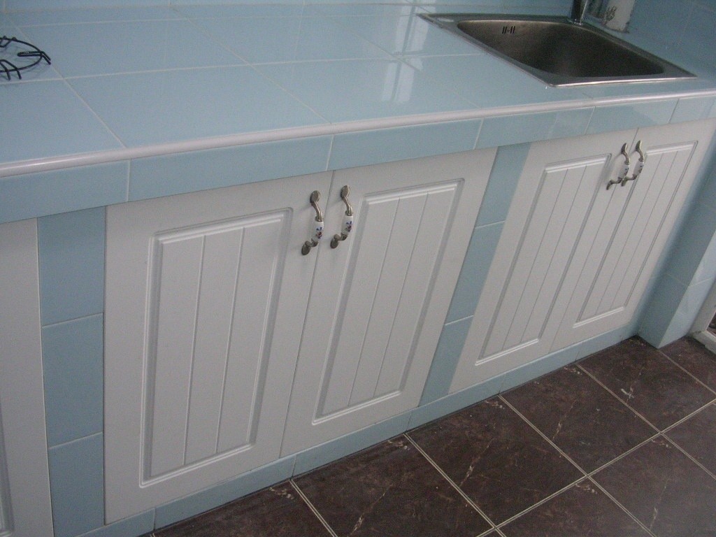 装修时，请师傅用瓷砖水泥砌橱柜，不仅结实漂亮，还一下省了5千