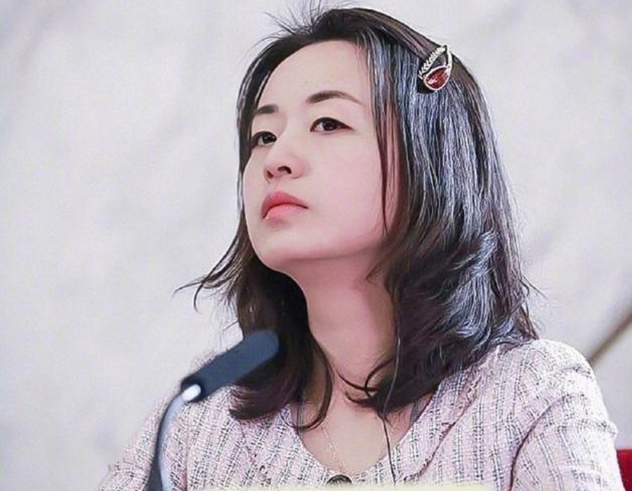 从明星到职场精英都青睐的三款发型，瘦脸又显气质，减龄又时尚