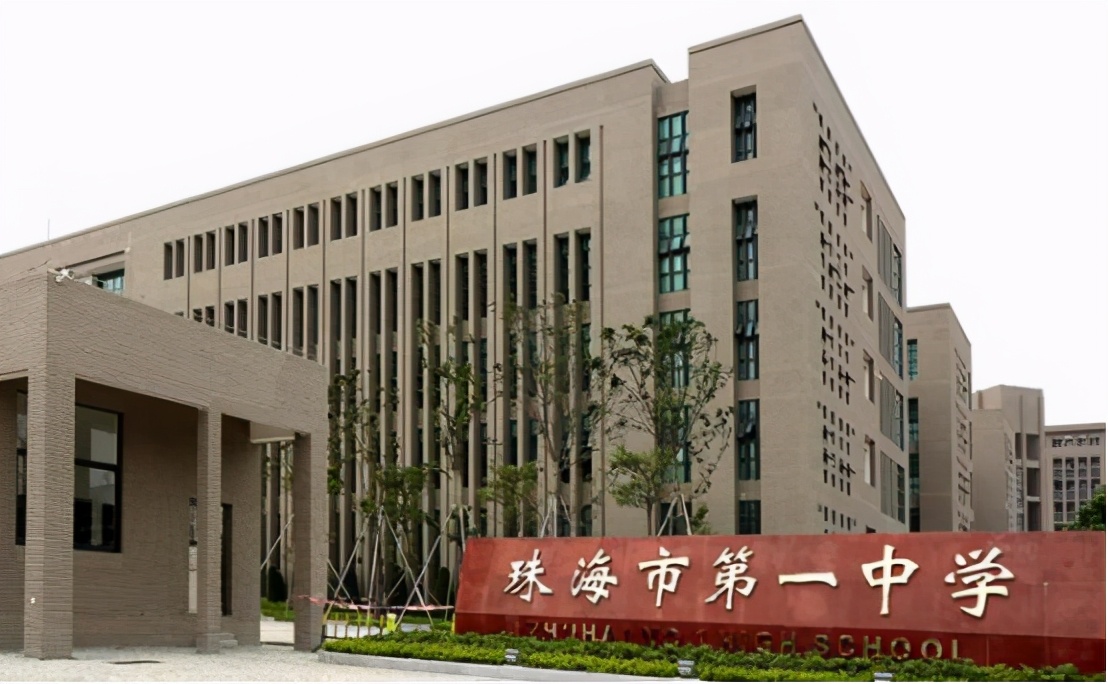 广东有四所高中，被誉为“名校收割机”，深圳中学名气很大