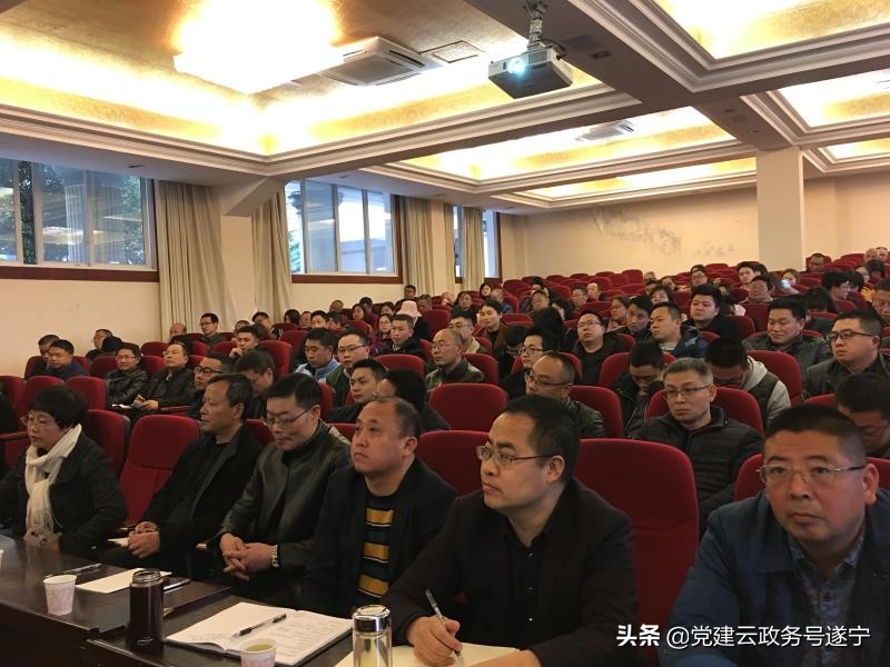 成都市中和职高校长黄宗良到大英中职校开展职业教育专题讲座