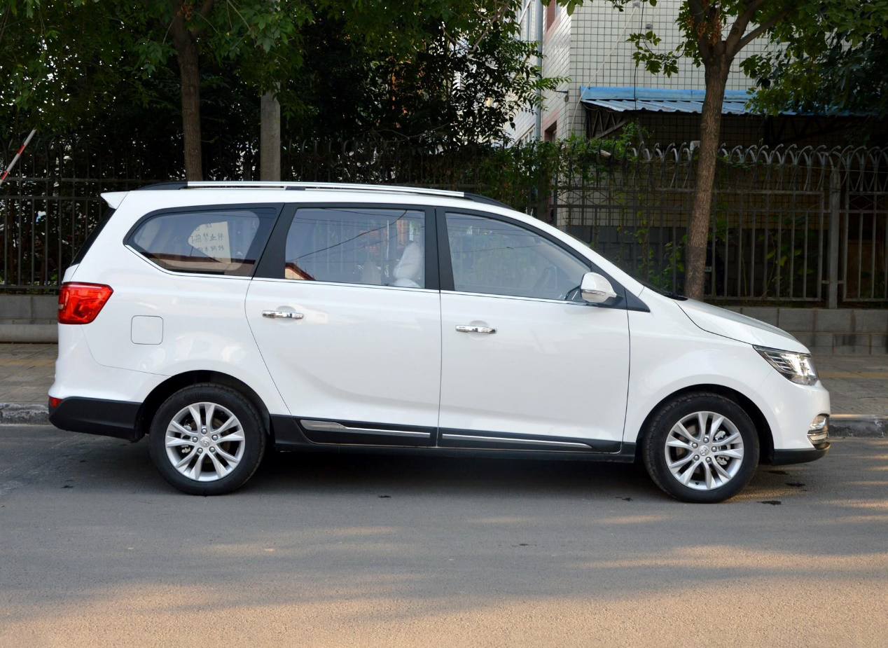 空间大,油耗低,销量破百万的国产mpv,带你看宝骏730
