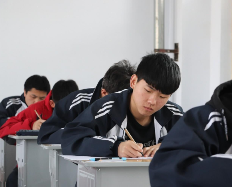 高考前的3次模拟考未过400分，考本科还有望吗？听听班主任的回答