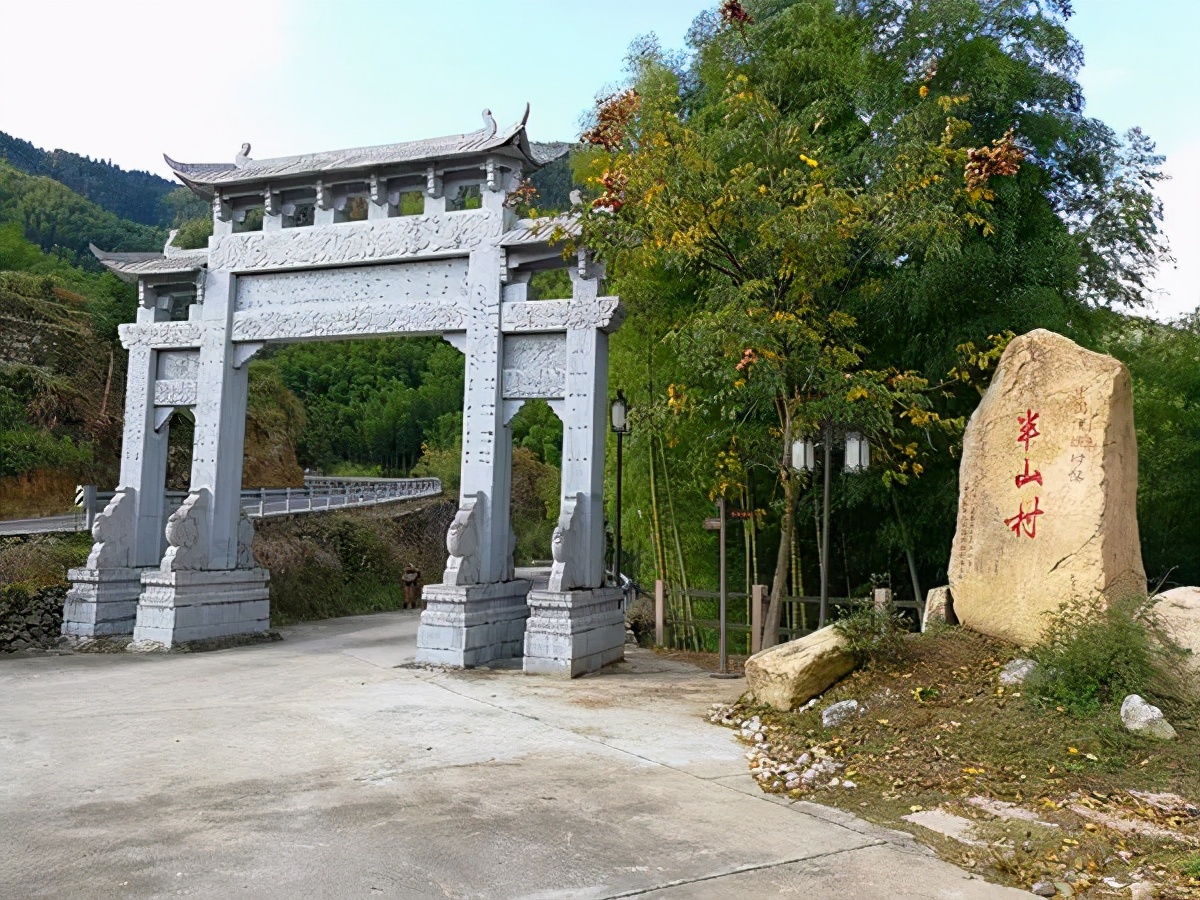 就在黄岩西部风景优美的富山大裂谷(是6000万年前山体崩塌形成的现代