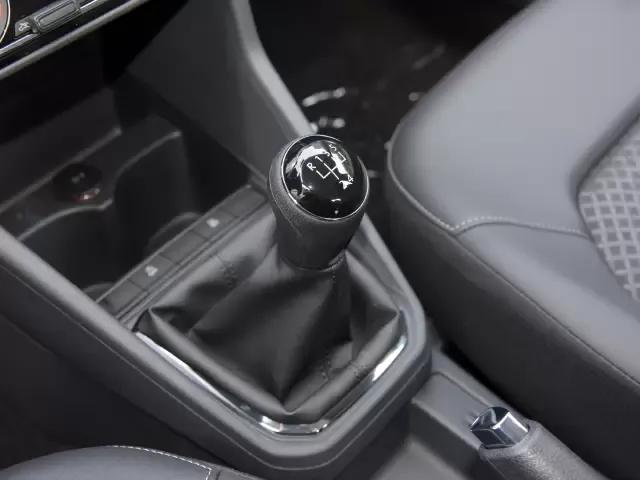 采用桑塔纳发动机，油耗低至5.6L，年轻的捷达VA3终于被认可