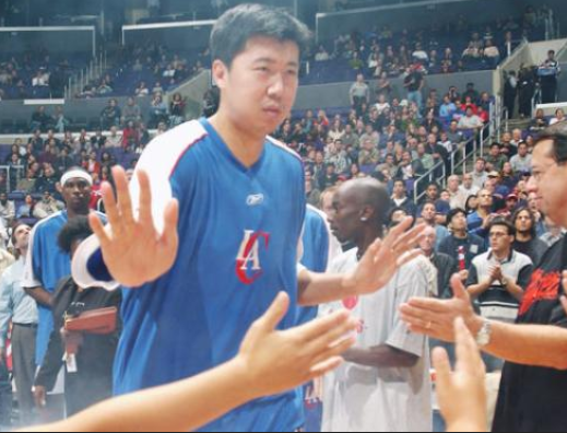 王治郅的NBA生涯为何失败？除了“不归门”事件,这点也很重要