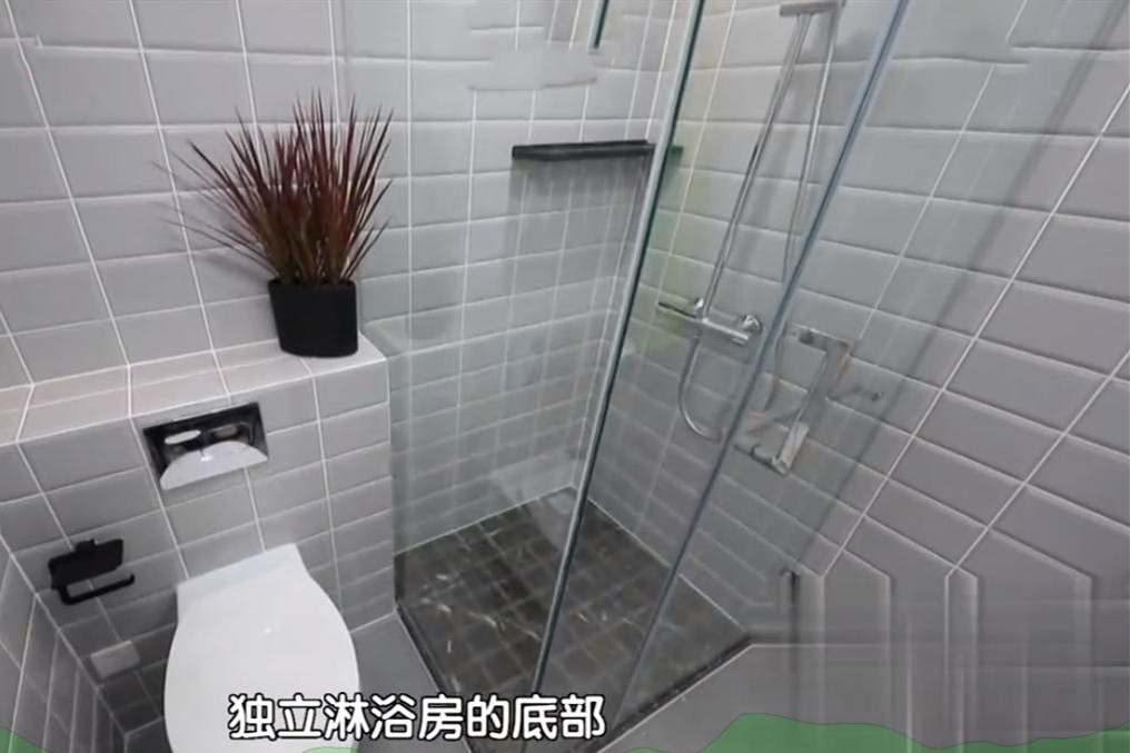 北漂夫妻蜗居38平，为照顾孩子让公婆睡客厅，每晚11点后回家