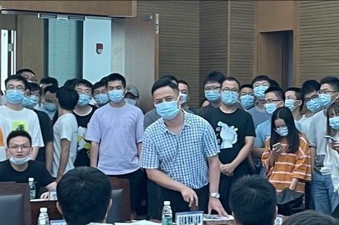 事发哈工大深圳校区，研究生给本科生“腾地方”，凸显四个矛盾