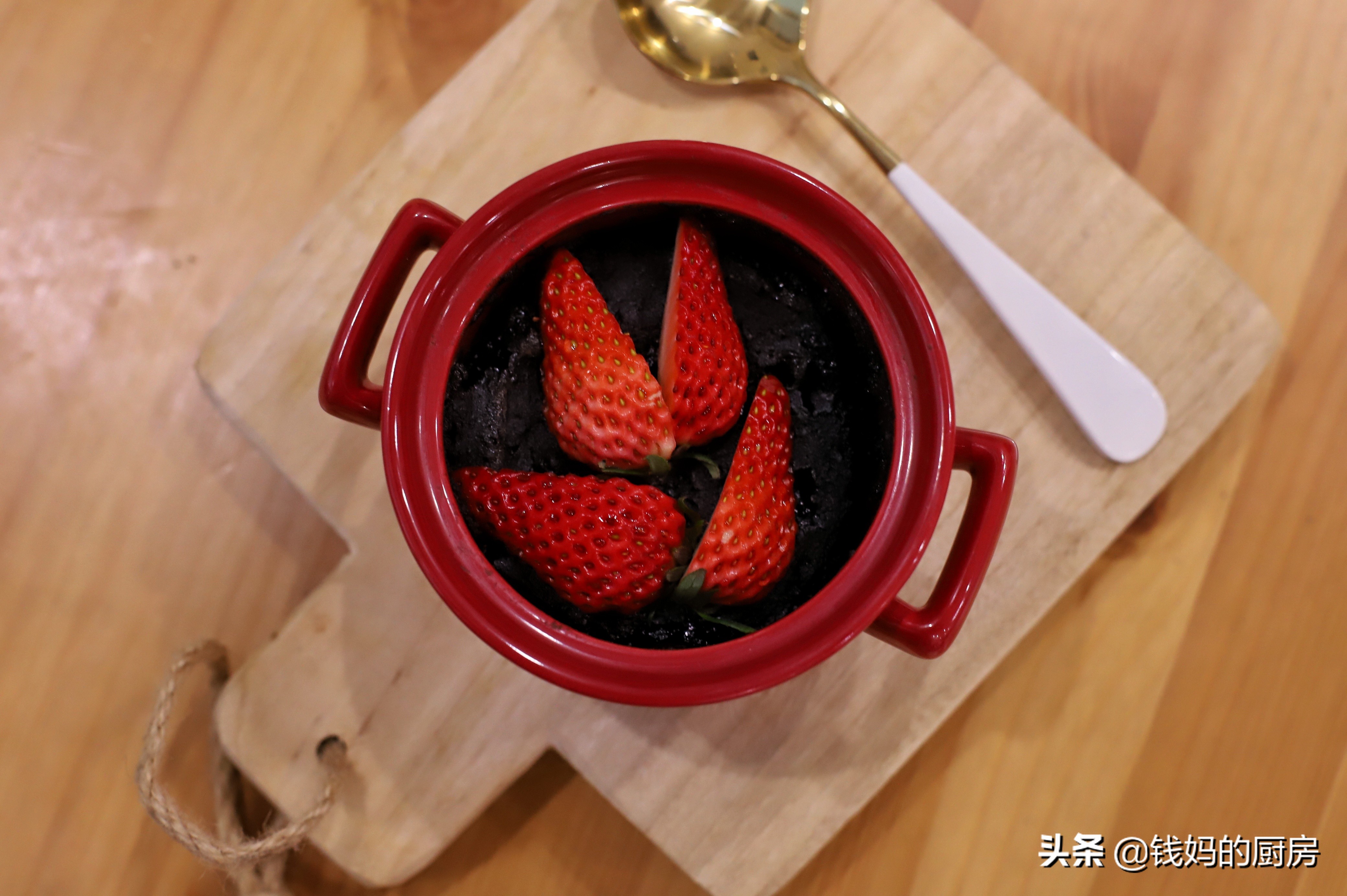 网上很火的1分钟微波炉蛋糕，看了教程，网友：手残星人有救了