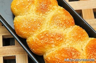 从业十年的面包师告诉你，在家怎么做香香甜甜的酥粒奶油面包