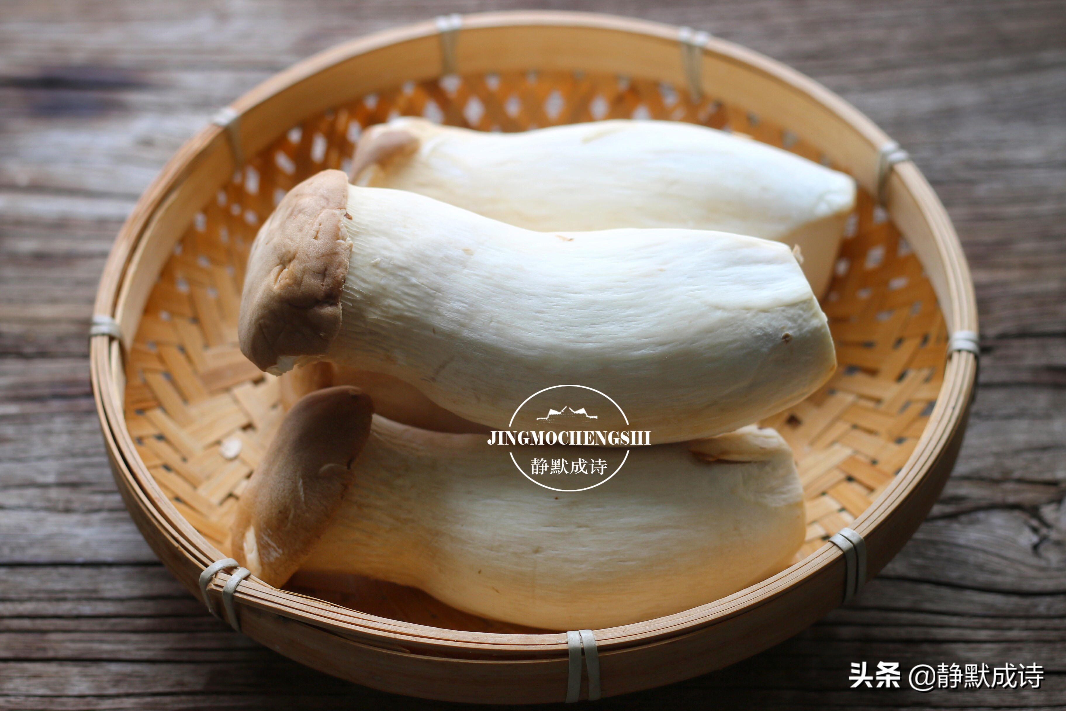 自从学会杏鲍菇这个做法，连烧烤都吃的少了，简单一炒比烧烤还香