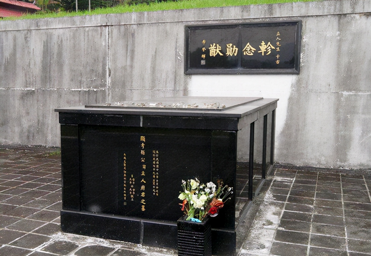 1990年孙立人拉着儿子的手,留下最后的遗嘱:不葬大陆,棺不入土