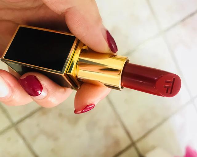 口红过期的四个征兆，别再傻傻涂了，快看看你的口红有问题没