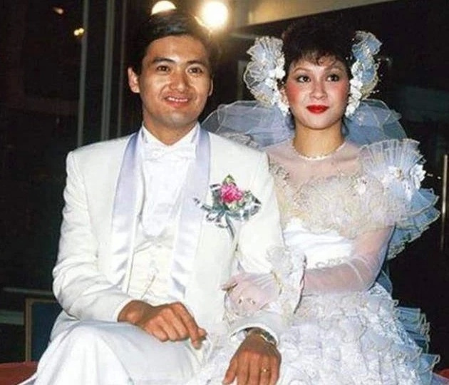 “周润发前妻”余安安，曾替夫还债谈小22岁男友，今吃止痛药捞金