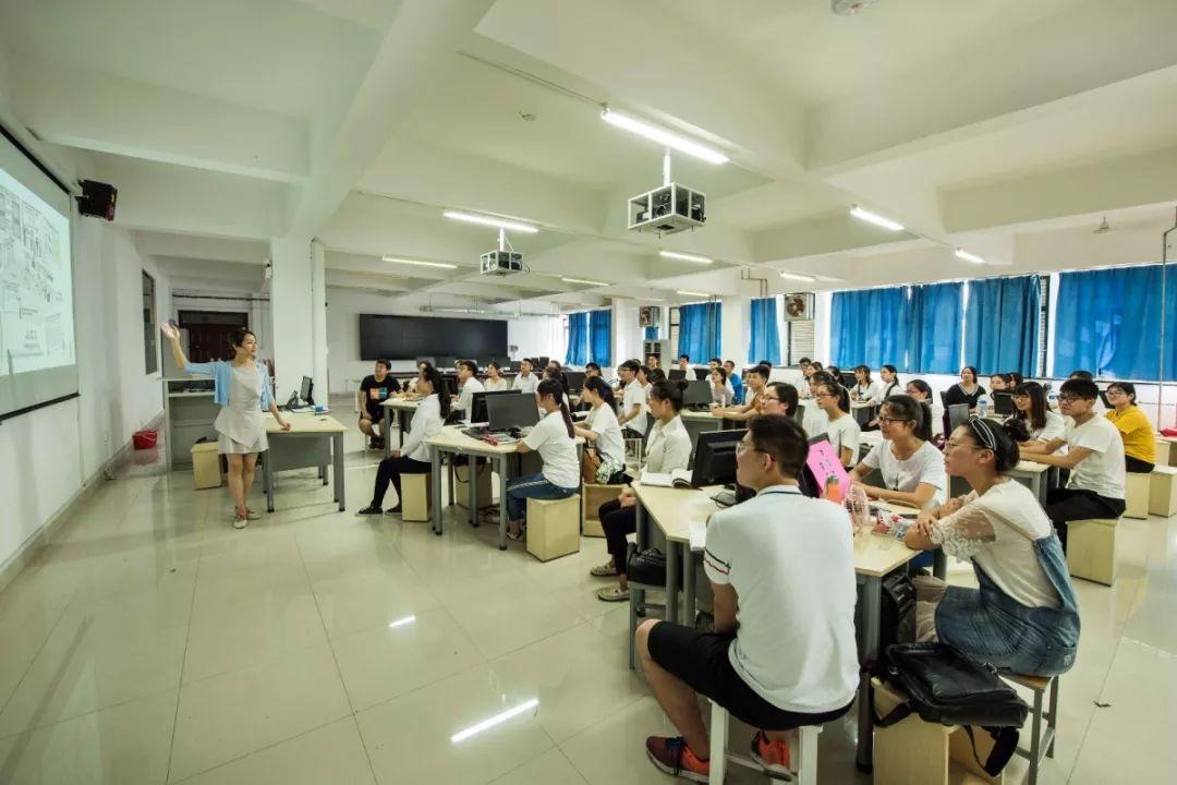 在高铁内上课，河南这所学校“毕业生”很抢手，很有王牌专业特色