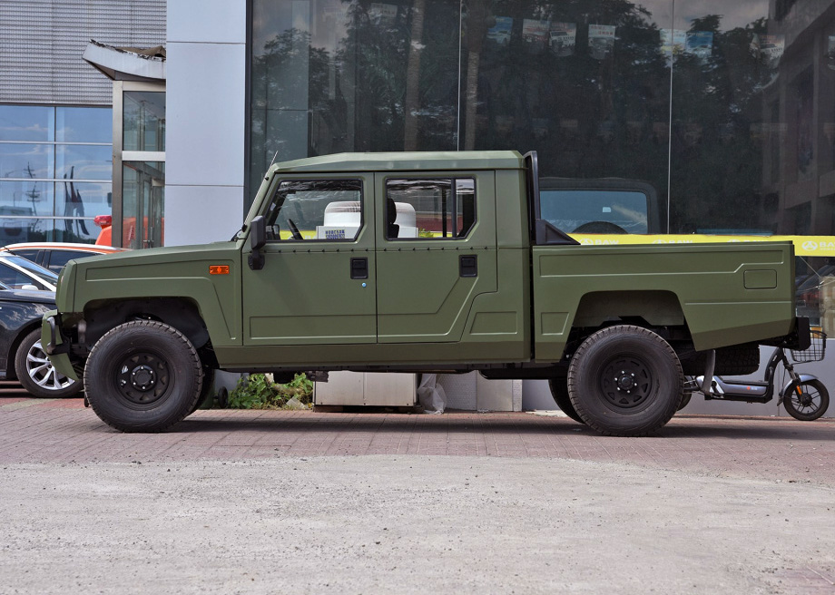 北汽勇士皮卡版新车,外观酷似悍马,汽油柴油都有,国六 四驱