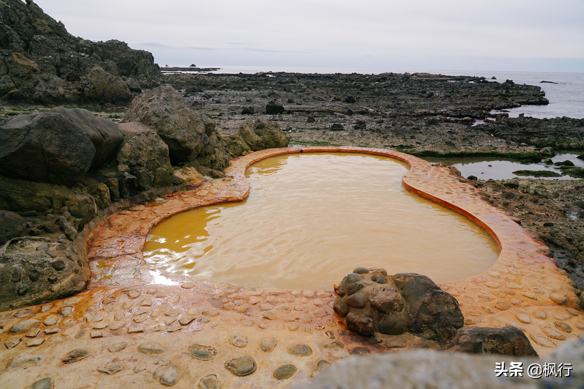 这个日本海边的混浴温泉被称“不老不死”，到底有什么神奇之处？