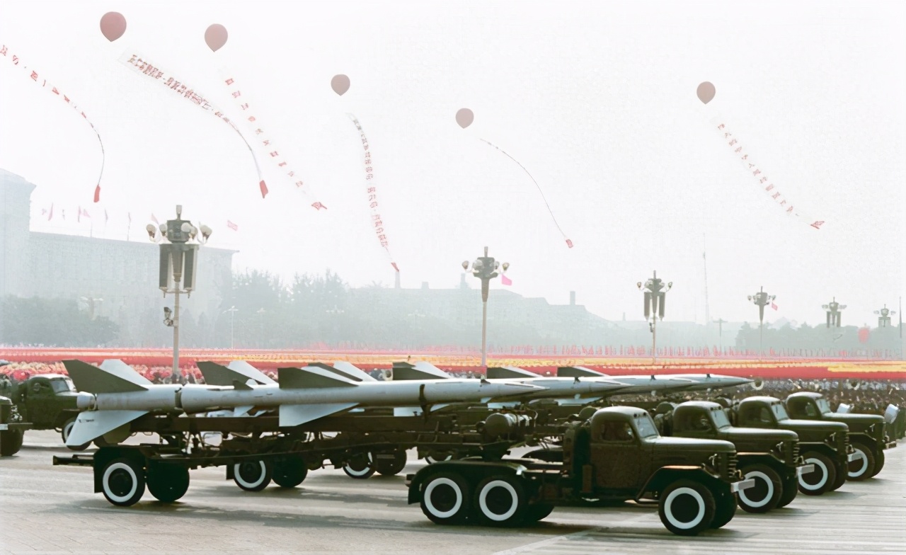 1984年大阅兵，出现了新式导弹，日本媒体什么反应？
