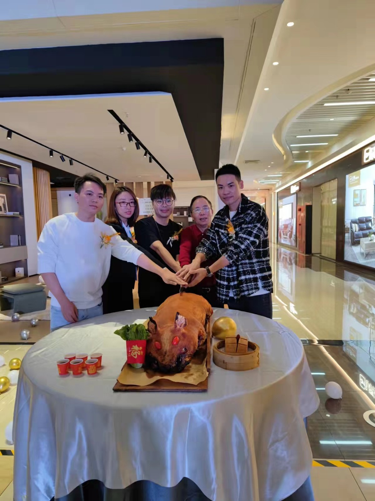 钟意意式极简风？不知去哪拍大片？快来曼凯伦看看