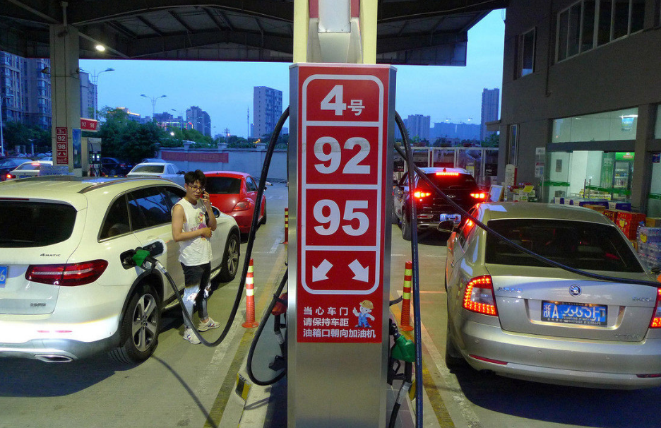 加两百块钱的油，跑四百公里算不算省油？你的车能跑多远？