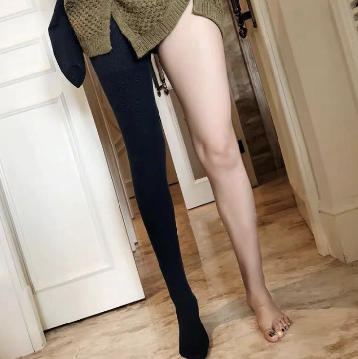 鲨鱼裤+长袜，初春建议这么穿，帮你优化腿部线条