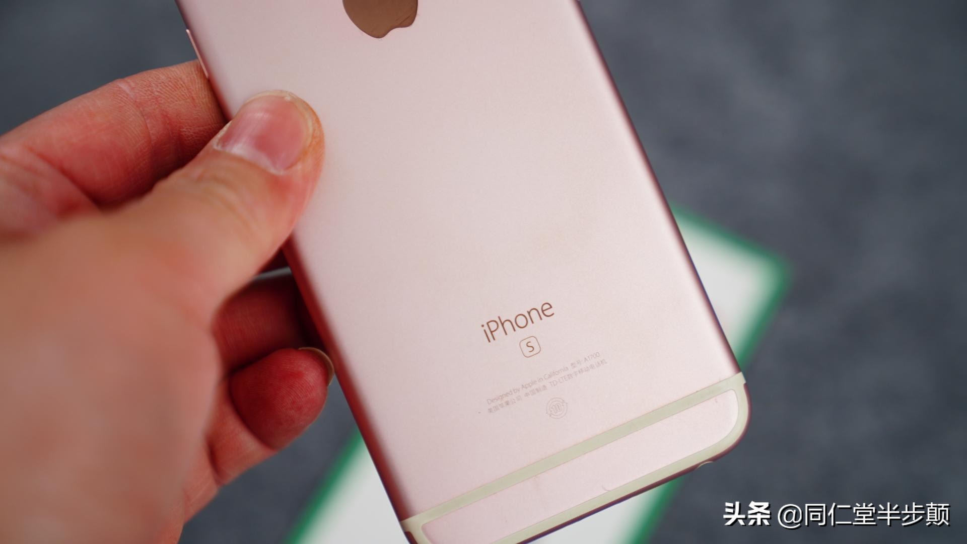 手机卡得不知所措？手把手教你更换大容量电池焕发新生