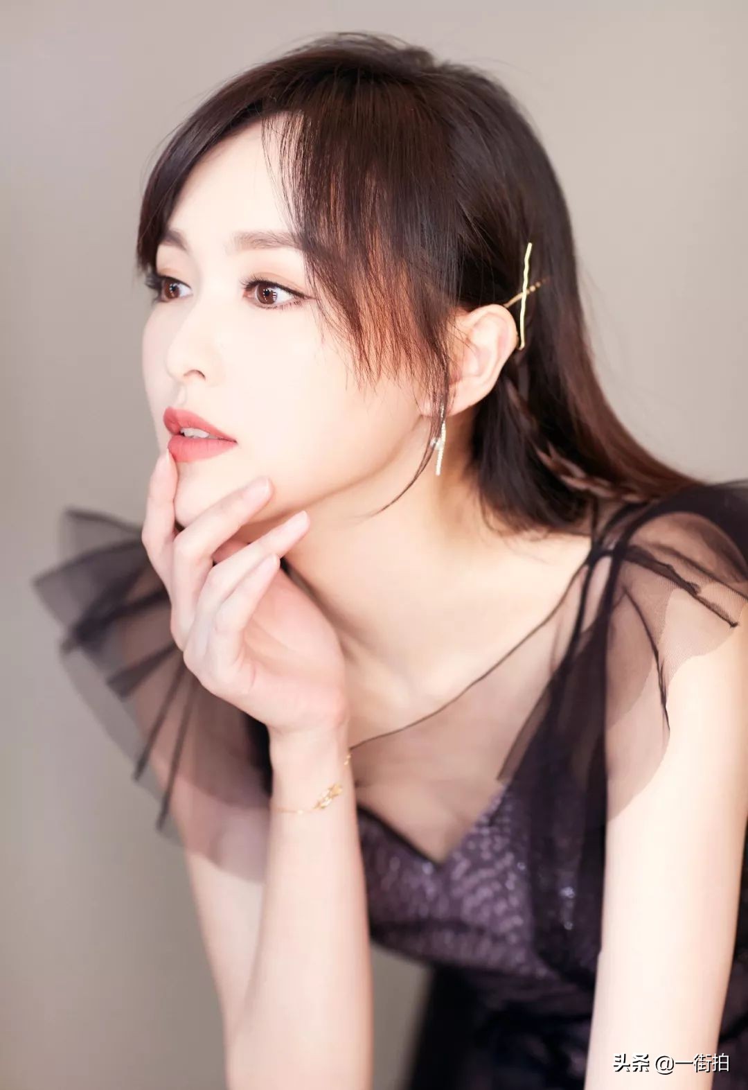 唐嫣一袭蓝紫色礼服美回"紫萱"巅峰!真是甜美梦幻又性感的糖糖