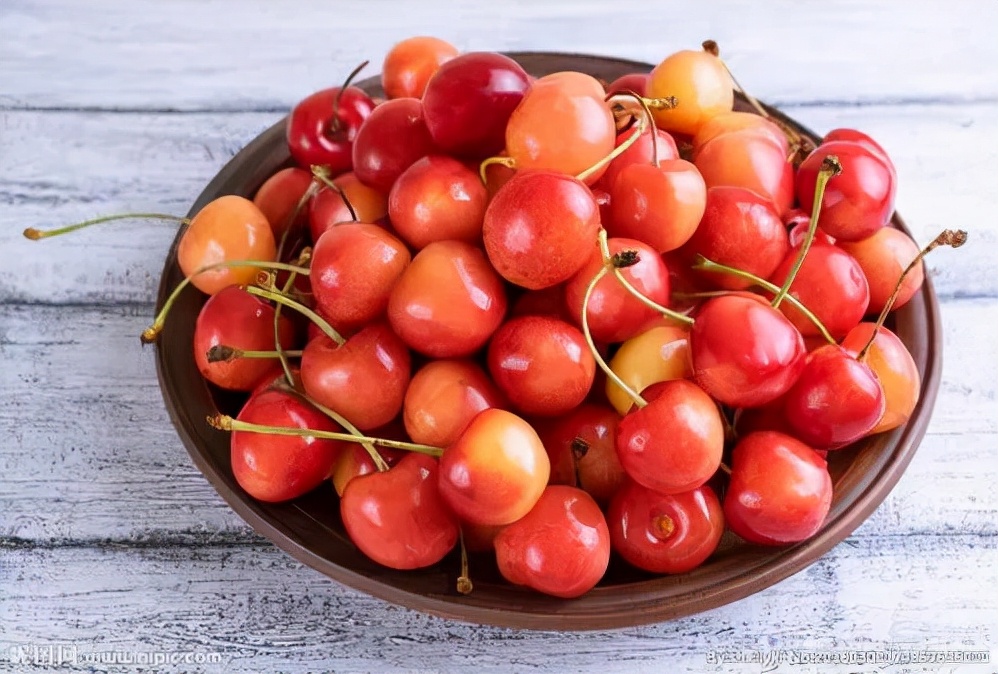 老得慢的女人，通常有3个特点，常吃这6种水果或对皮肤好