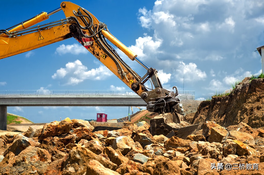太原三桥挖掘机学校｜怎么选一个可靠的挖掘机学校，六点总结给你