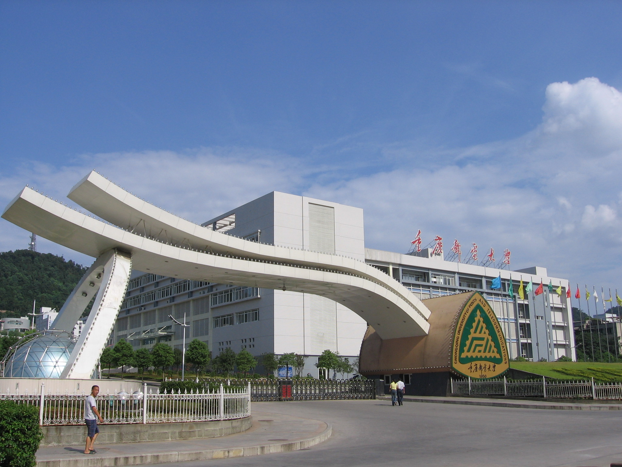 考得好不如报得好，中等生看过来，在行业内这些大学堪比211