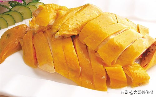 盐焗鸡皮软肉嫩，浓香诱人，一如张先《醉垂鞭》里的美女沐浴芳春