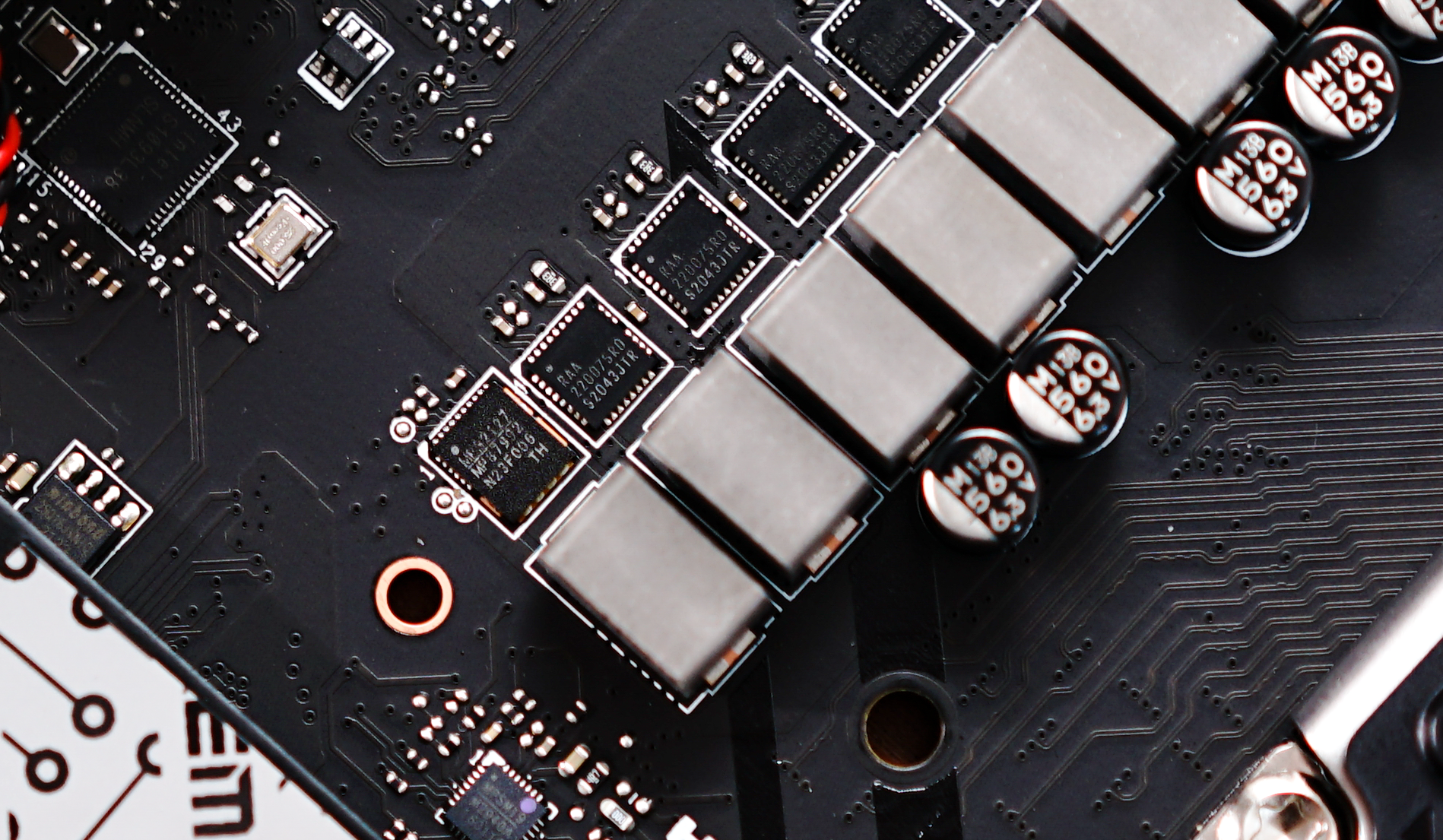 intel酷睿12代首发“座驾”来了！微星Z690 CARBON WIFI抢先开箱