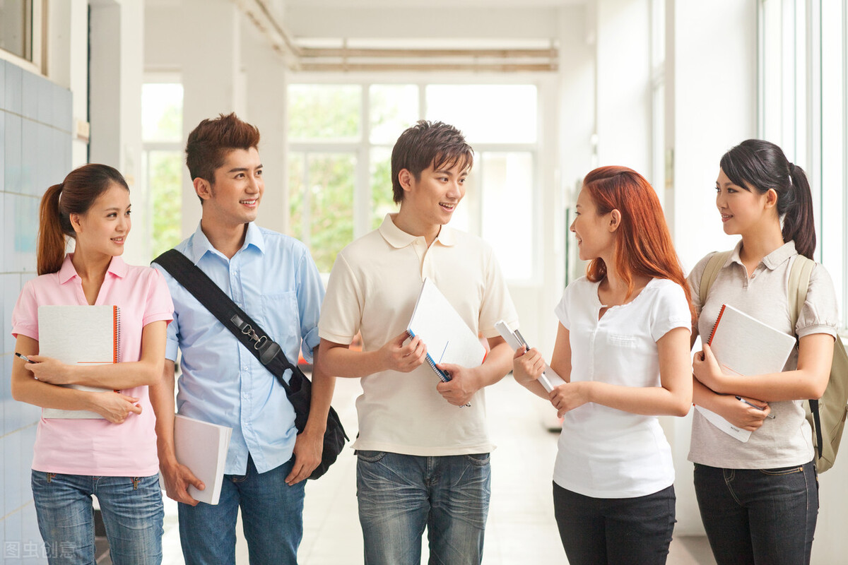 满满的社会姐气质！6位龙职院查寝学生会干部，何以如此嚣张？