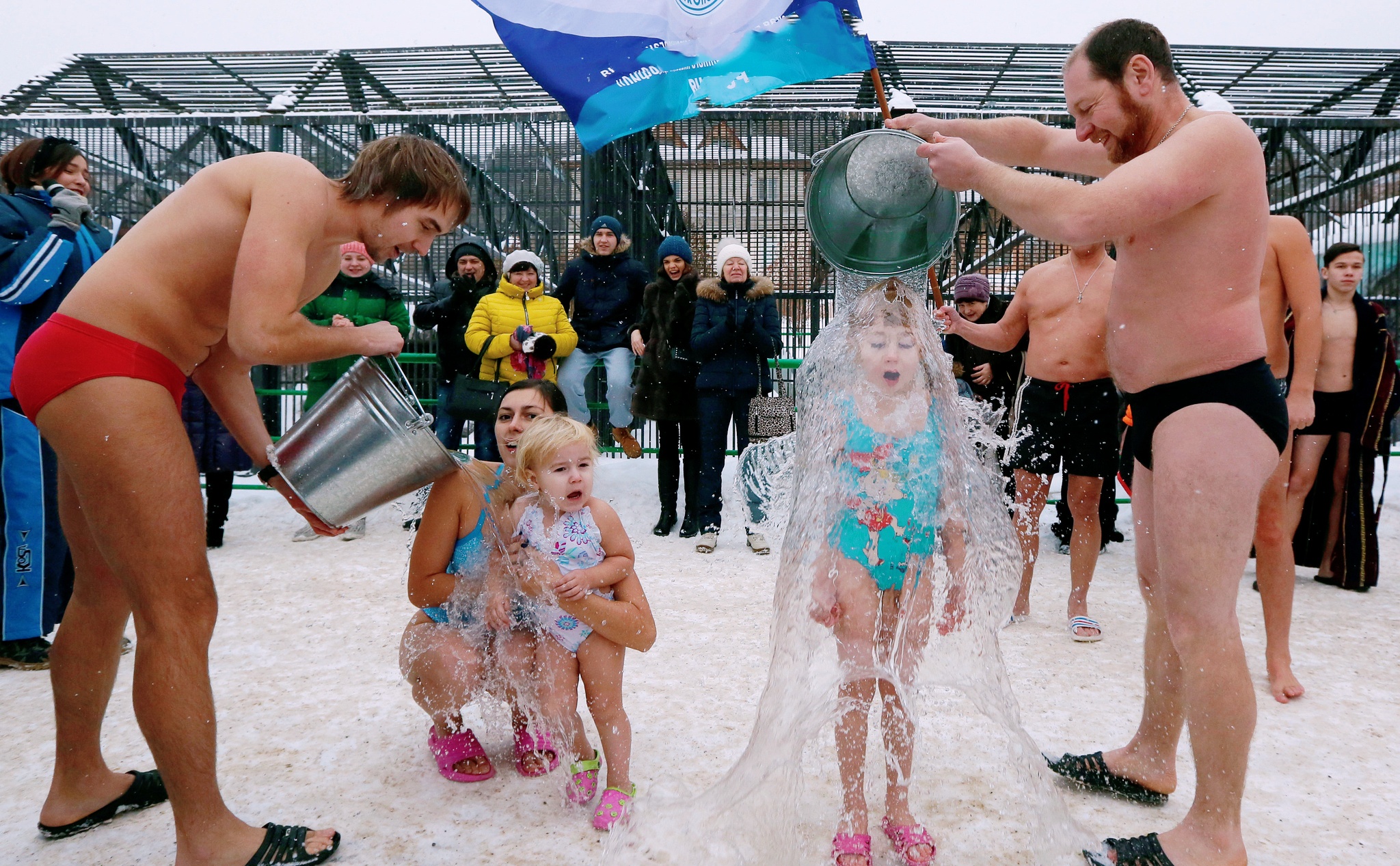 零下35度，大街上穿短裙的女孩依然很多，俄罗斯人这么抗冻？