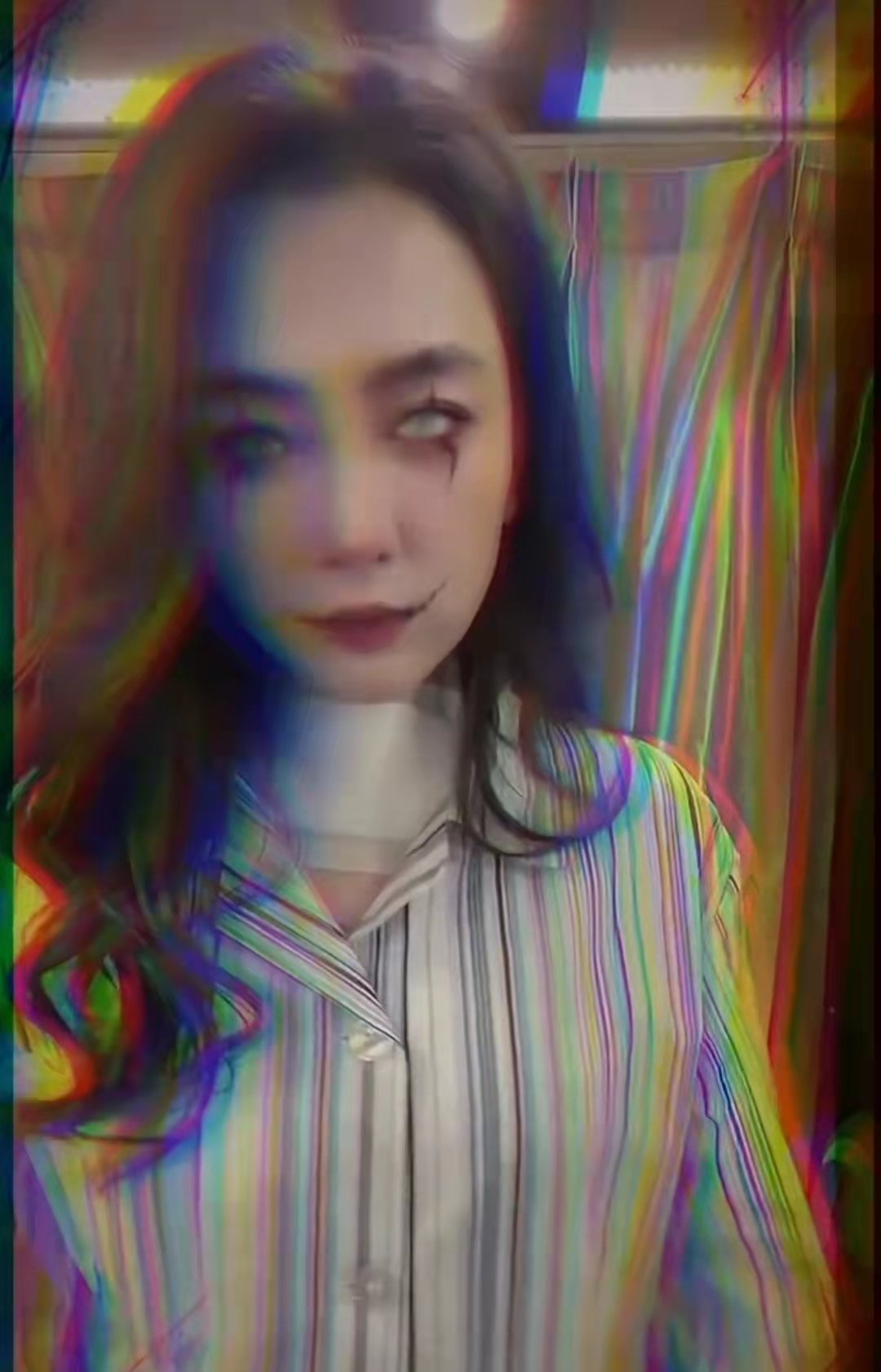 女星万圣节造型惊艳！毛晓彤魔女张嘉倪天使，赵雅芝化身霸气女王