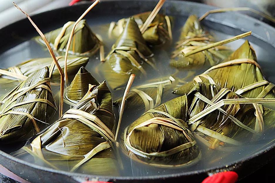 怎么煮粽子(电压锅怎么煮粽子)