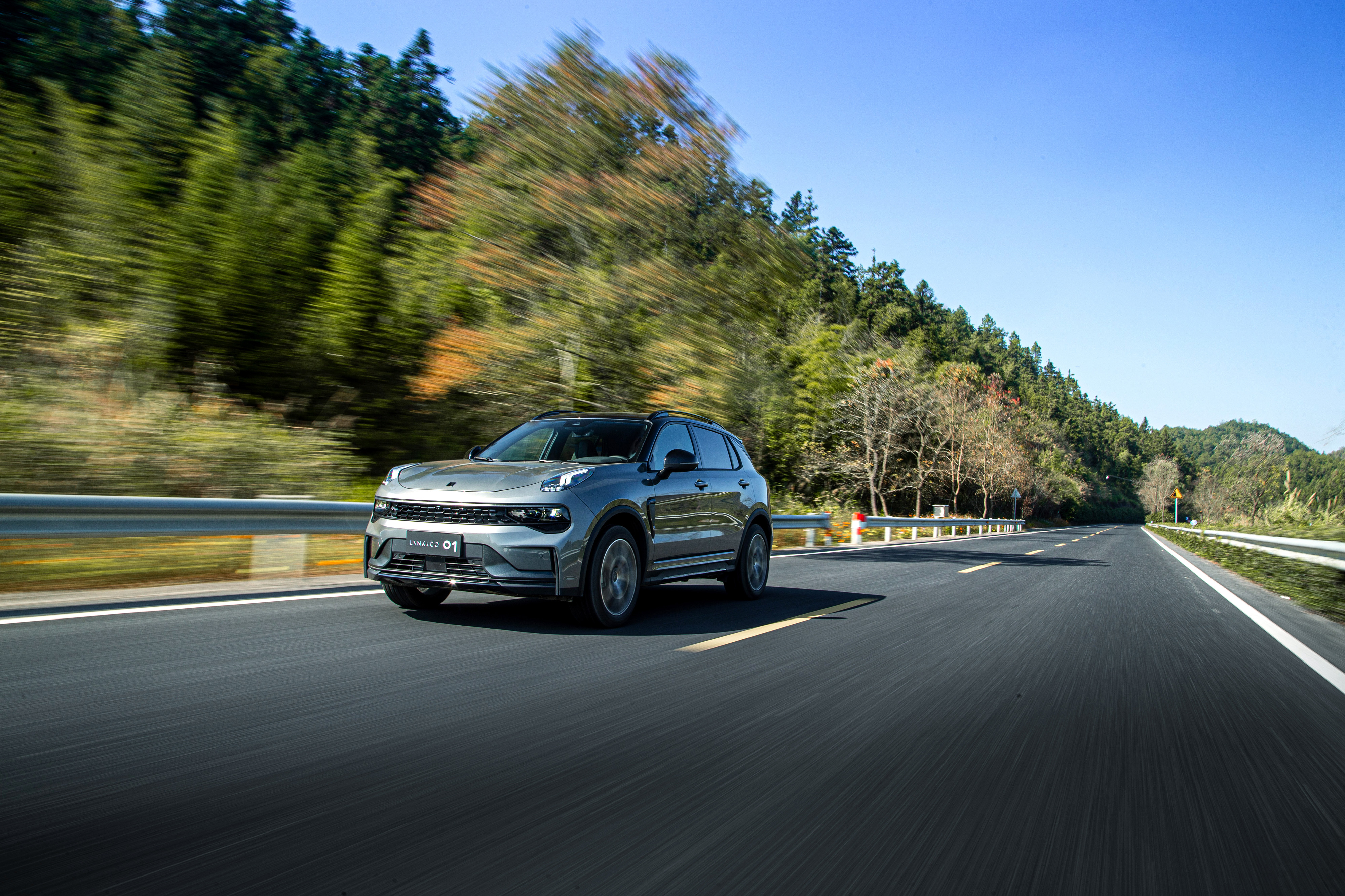 0t 8at 四驱?正面硬刚合资suv 试驾2021款领克01