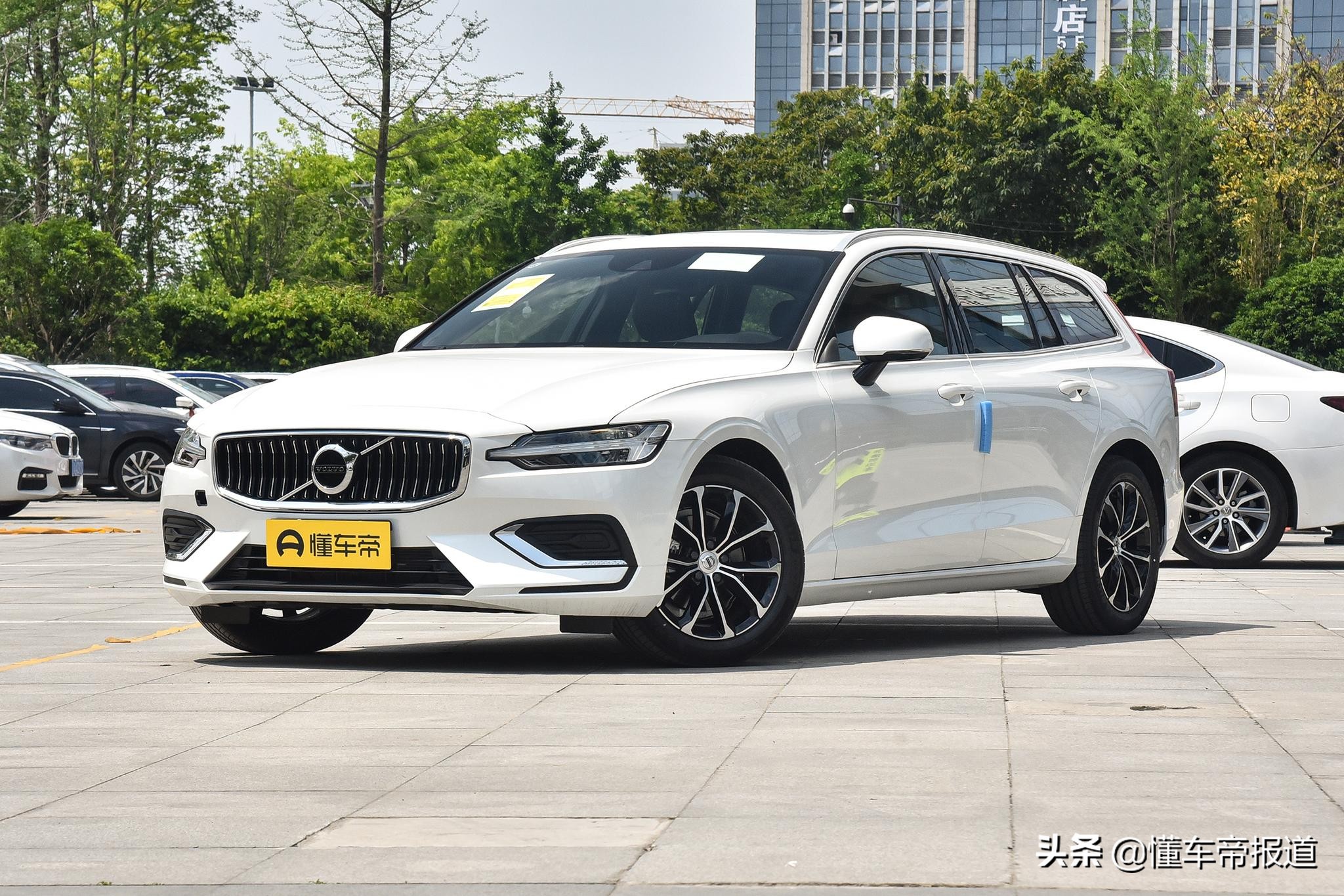 新车 </p><p>　　 售30.43-39.58万元，沃尔沃新款V60上市，竞争奥迪A4旅行车