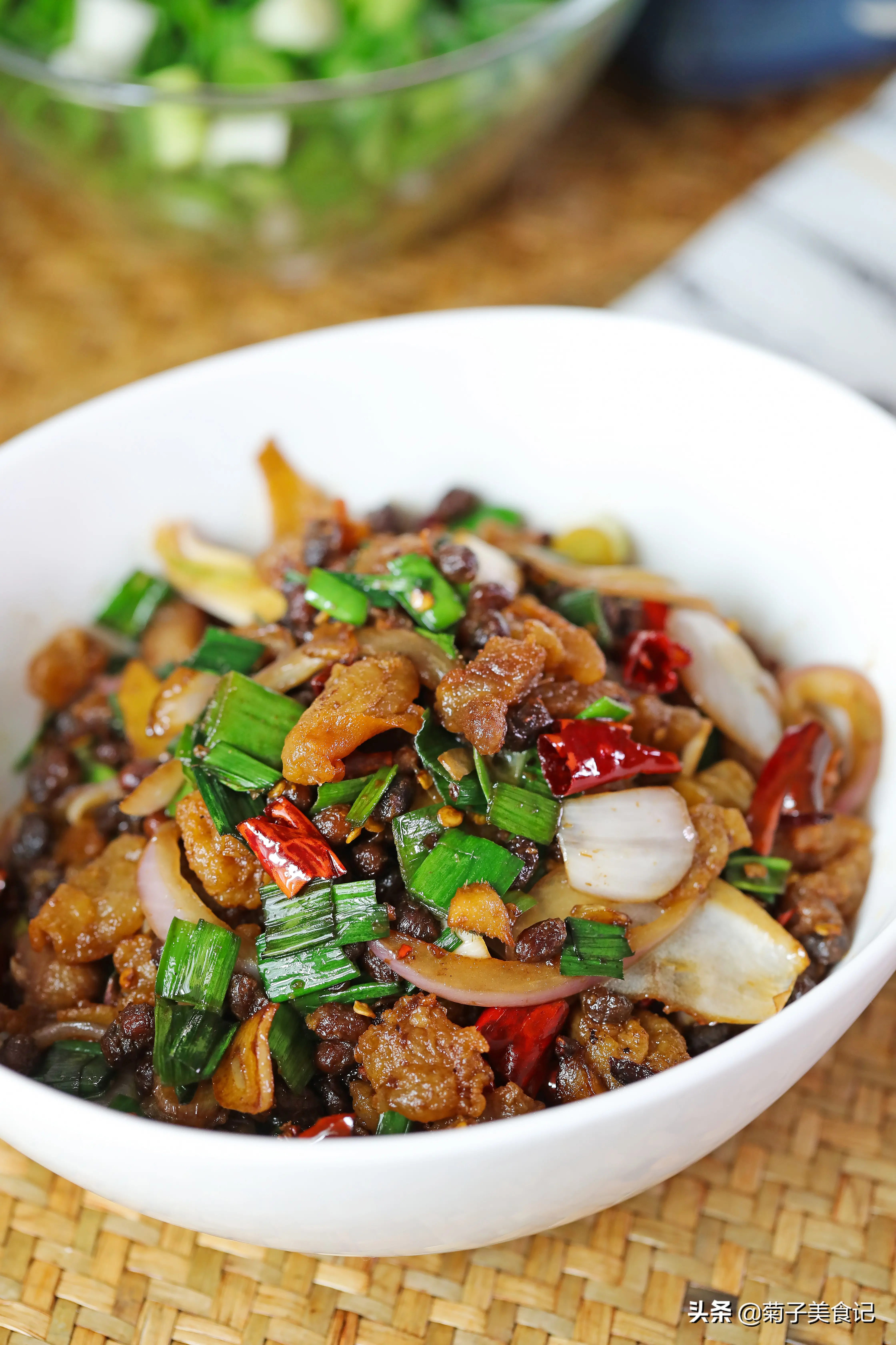 猪油渣的3种做法，酥脆可口，开胃下饭，是小时候的味道