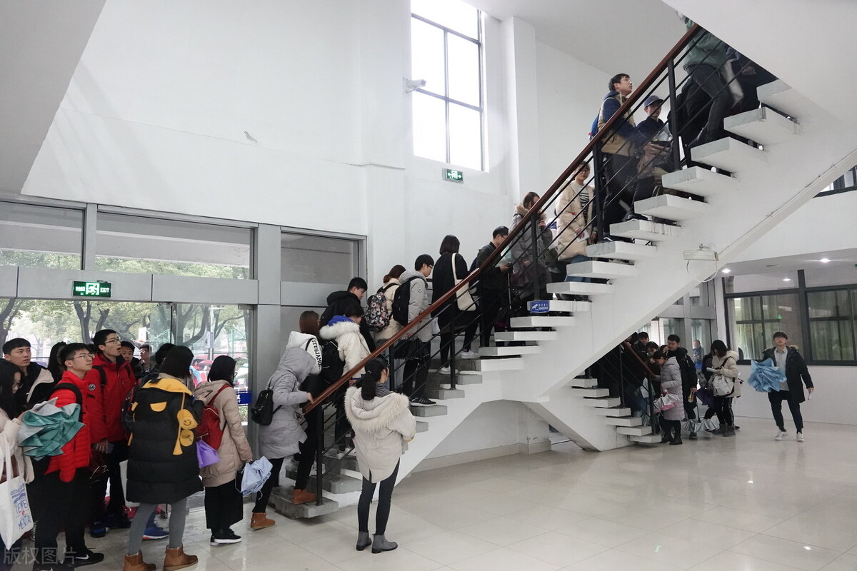 永不言弃期未来，以梦为马拼韶华