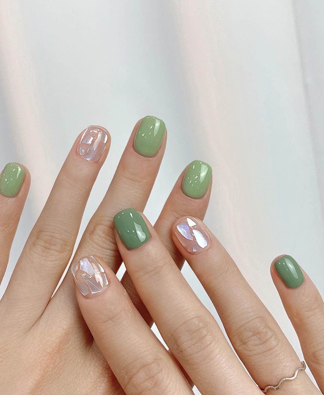 「美甲图片」原来夏季最热门的美甲还是简约风,好看不过时