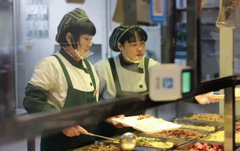 火了！江苏“高颜值”大学：坐拥空调宿舍，出门就是地铁，小龙虾吃到爽！